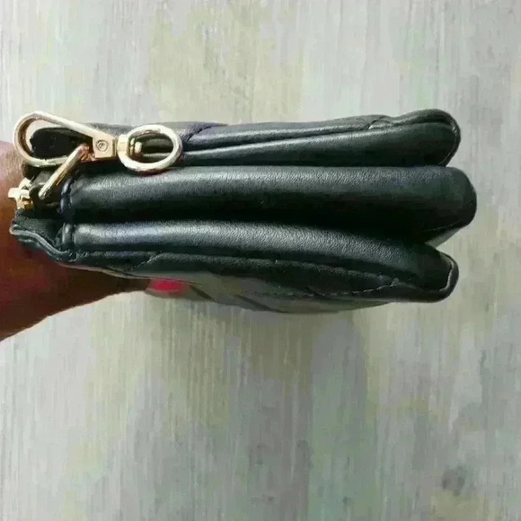Black quited purse (missing small chain strap) EUC - Picture 4 of 7